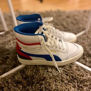 These signature Ralph Sampson puma’s is in excellent condition.